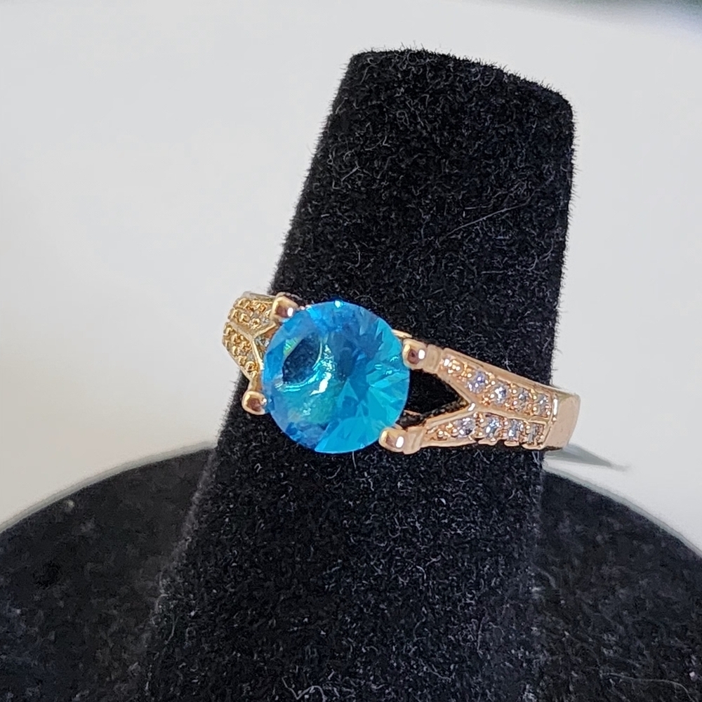 Gold Filled Ring with Simulated Blue Topaz Stone - Picture 3 of 10